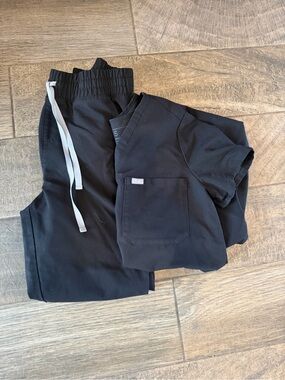 Figs black medium scrub set